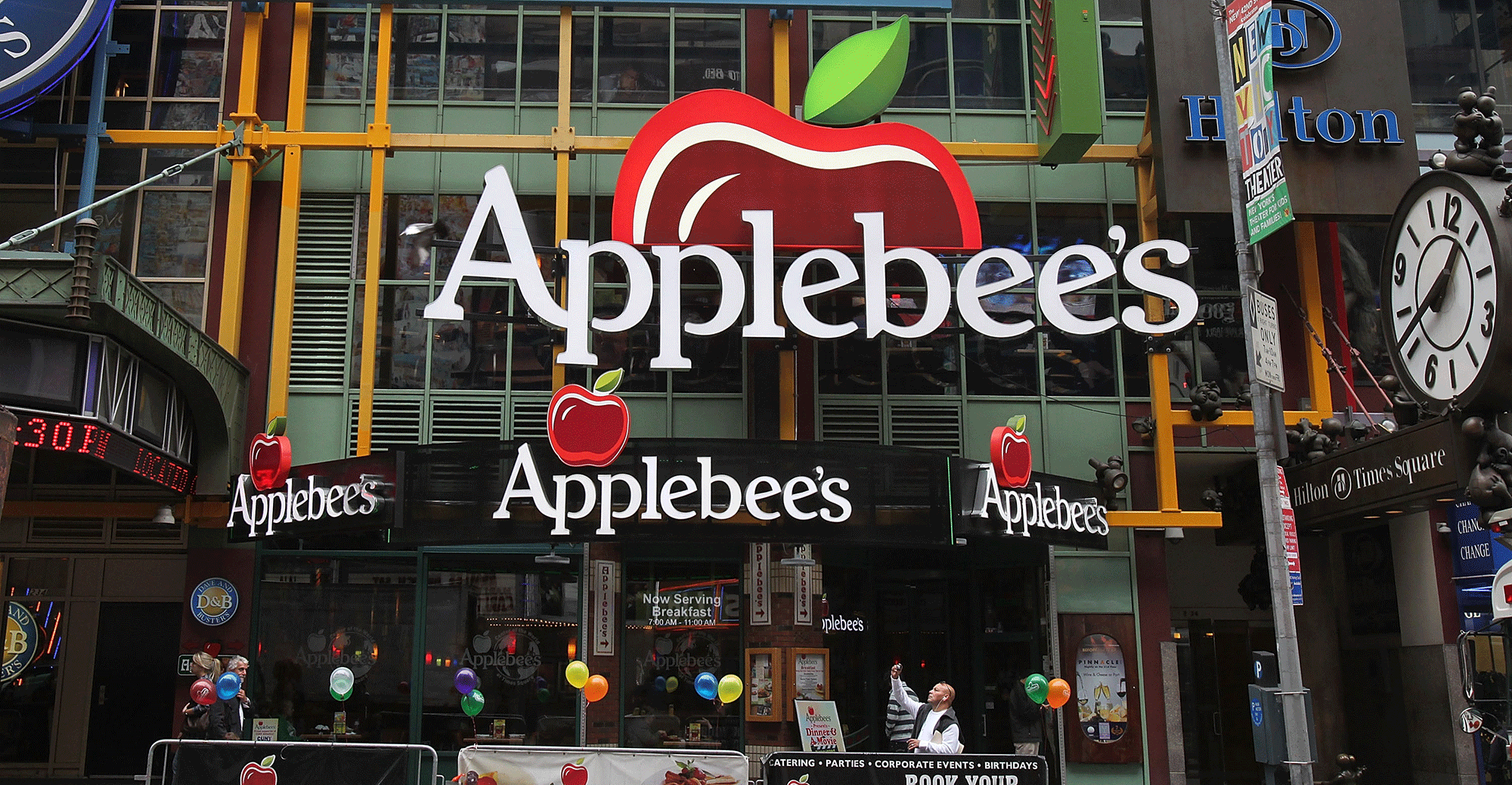 Judge orders Applebee's Times Square eviction over back rent