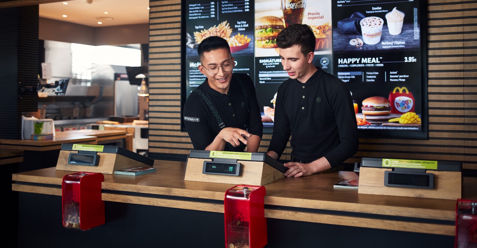 Photo of McDonald využíva na pracovisku komunikáciu so zamestnancami