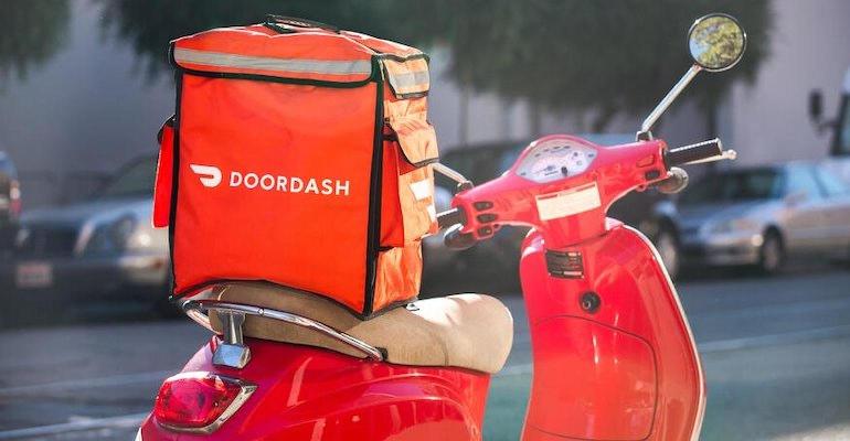 DoorDash_delivery_bag-moped.jpeg