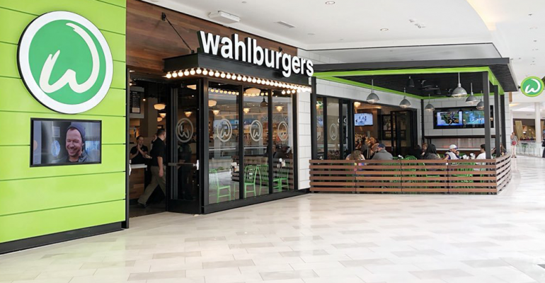 Wahlburgers_Mall_of_America_Hy-Vee_franchise.png