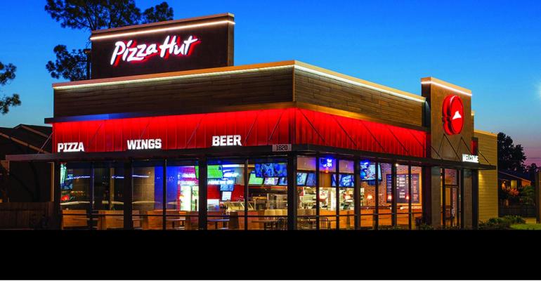 Pizza Hut_exterior_night_2018_c.jpg