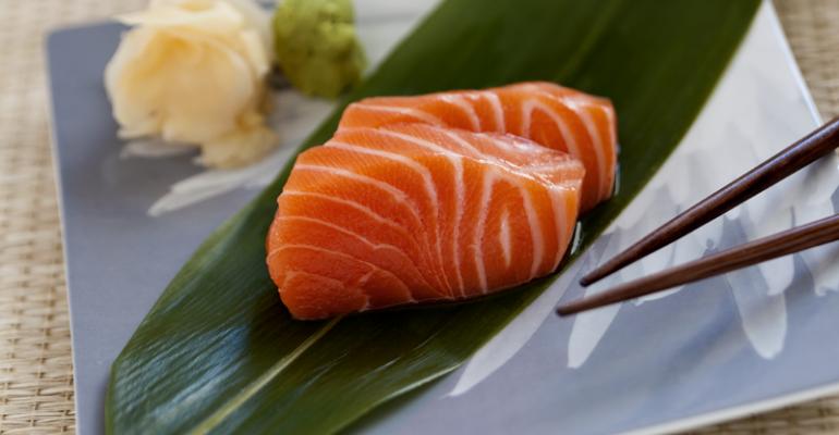 Sushi-maki-salmon-sashimi.jpeg