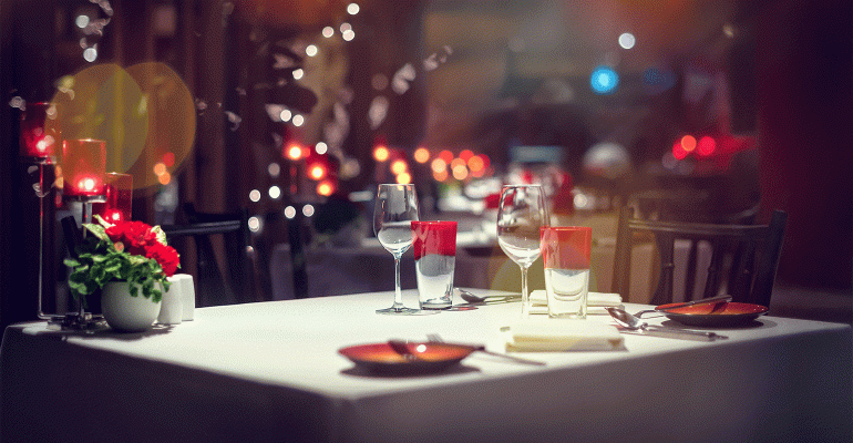empty-restaurant-decorated-for-christmas.gif