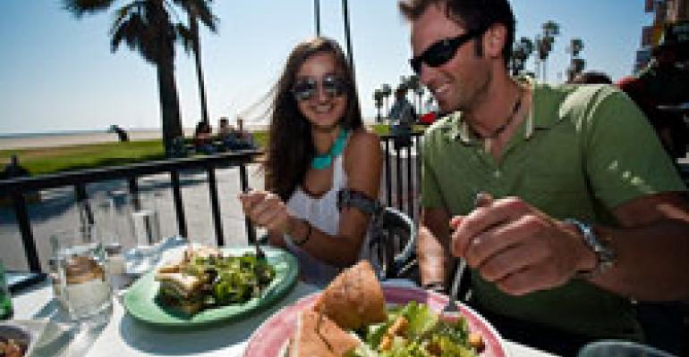 Restaurants add jobs to feed summer travelers